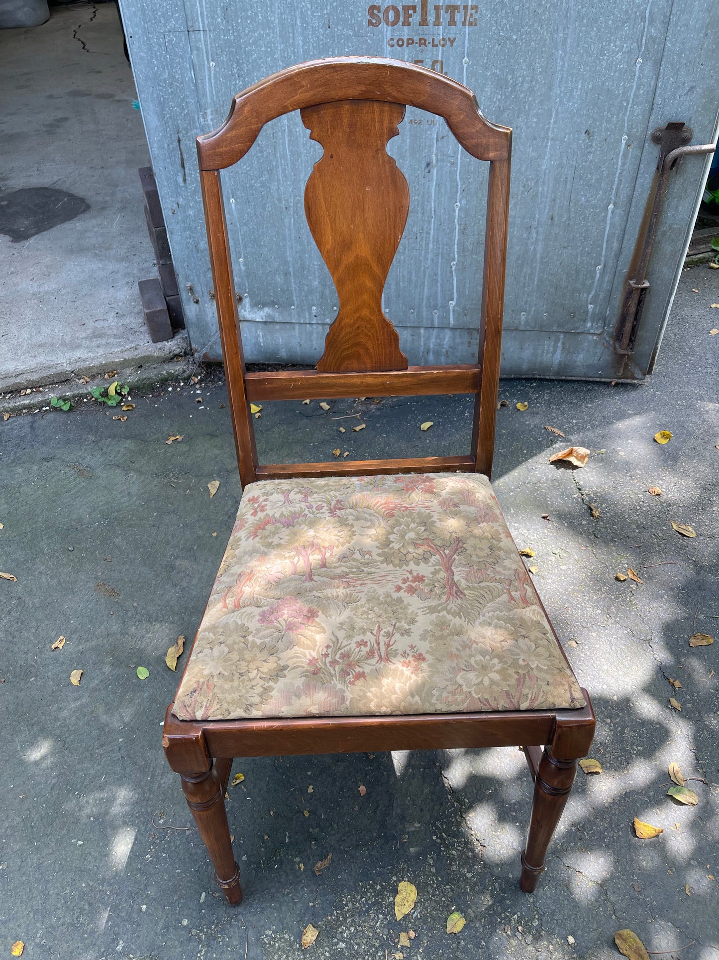 Customizable Elegant Vintage Shield-Back Dining Chair