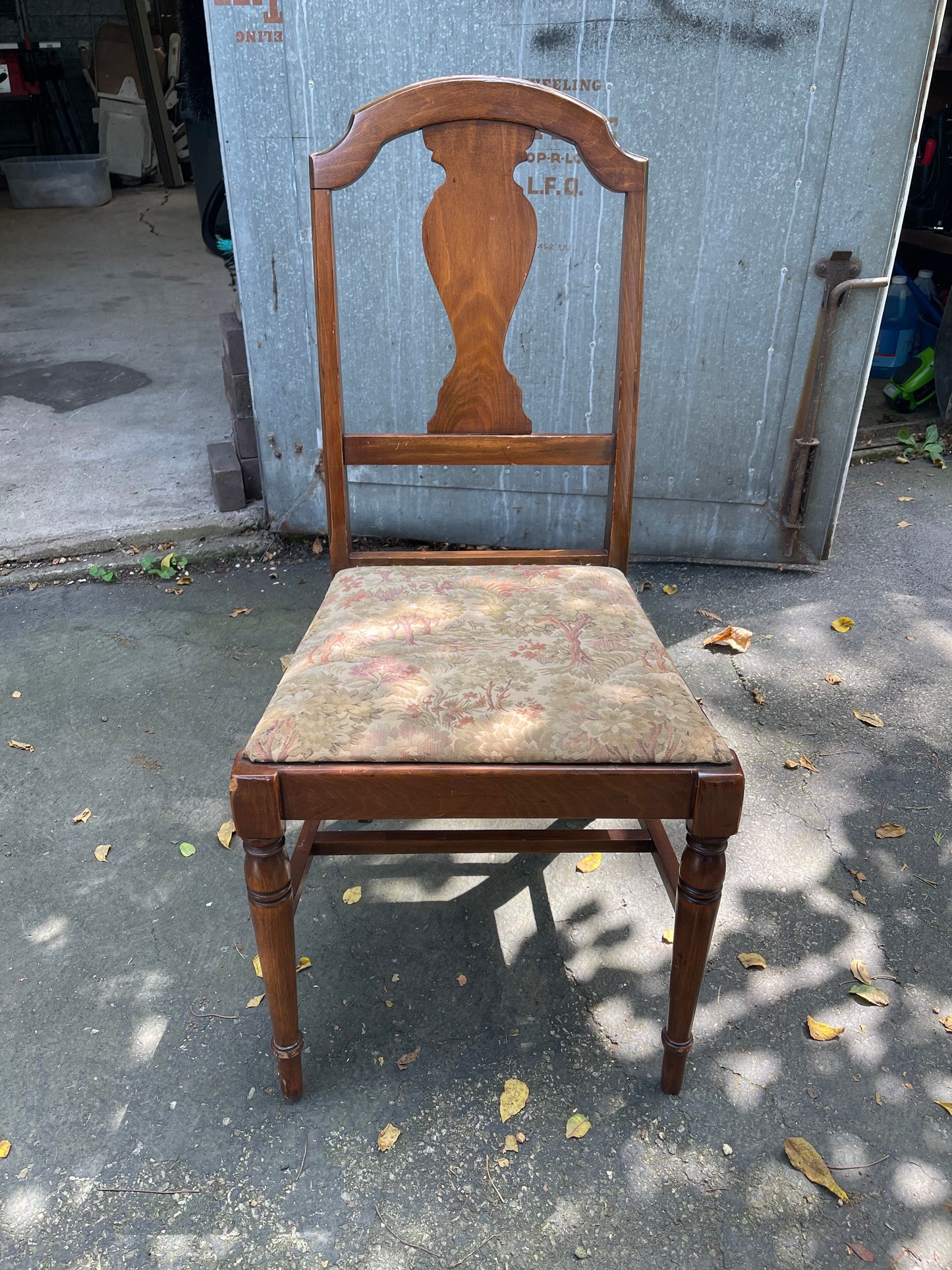 Customizable Elegant Vintage Shield-Back Dining Chair