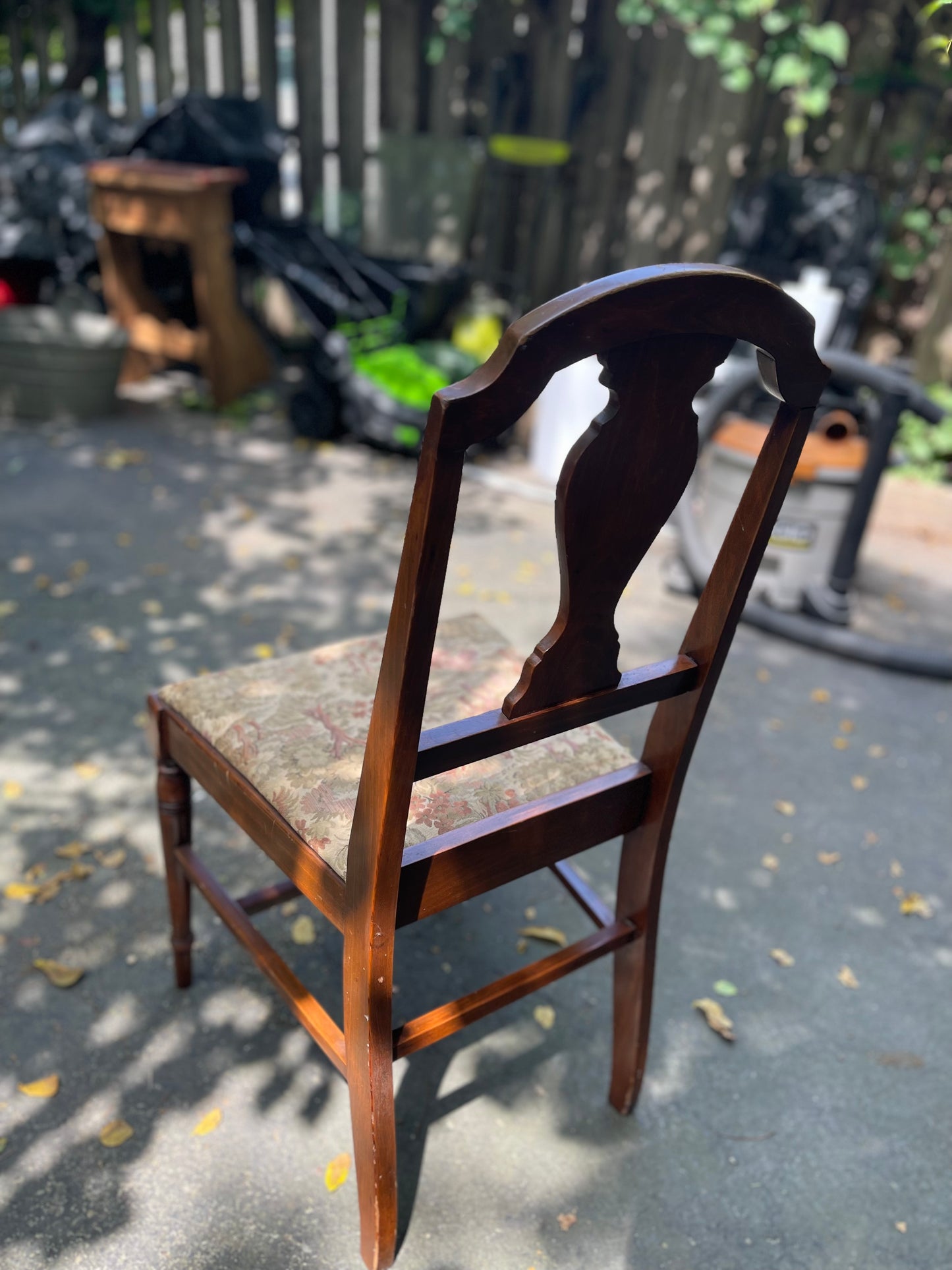 Customizable Elegant Vintage Shield-Back Dining Chair