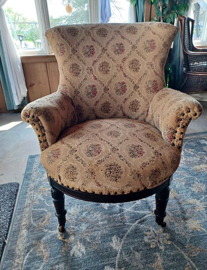 Customizable Victorian Crapaud Chair